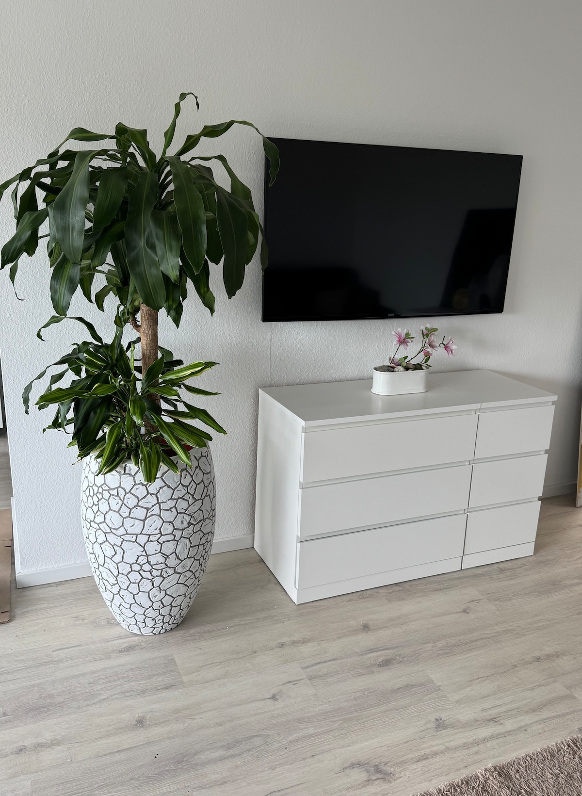 Wohn-, Ess- & Arbeitsbereich – Sunset Suite Ditzingen 1